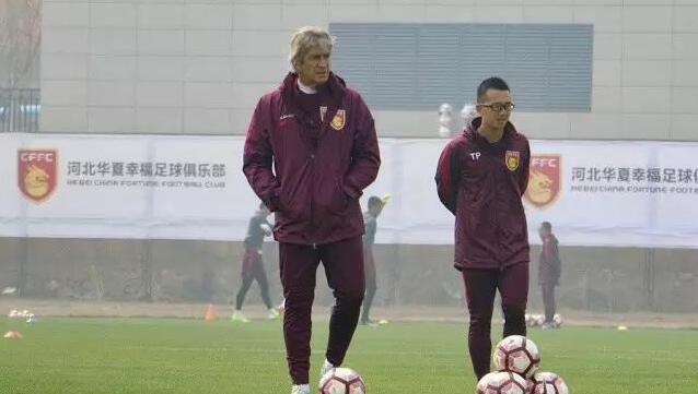 张淼怡泳装照图片