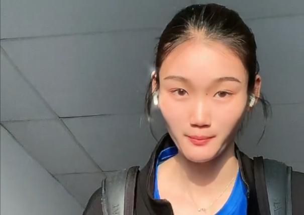 女教师夹震蛋上课被老师发现