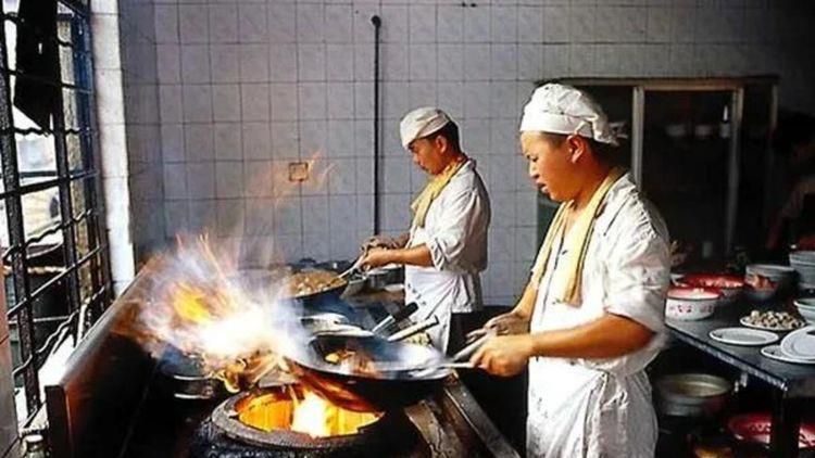 色小哥